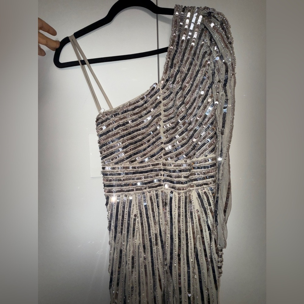 NWT | Mac Duggal 10793 Platinum Asymmetrical Shoulder Sequin Gown Size 2 - Picture 12 of 16